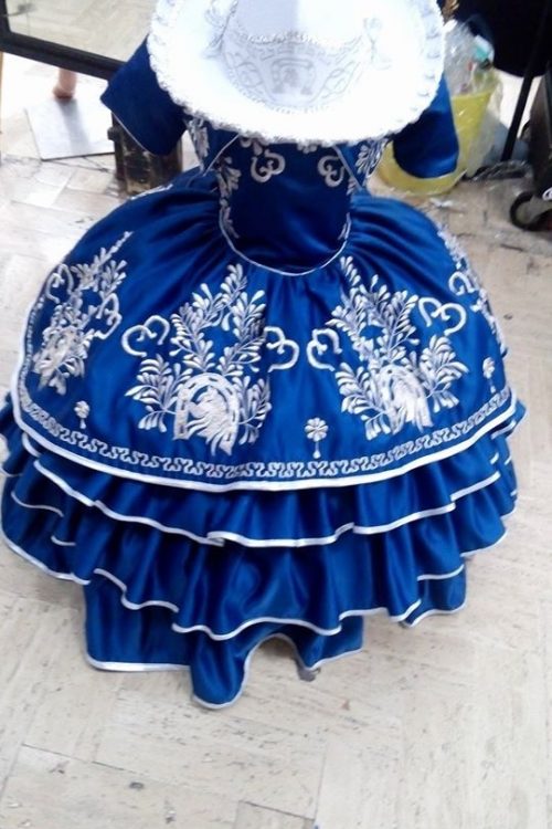 Vestiditos charros de gamuza –